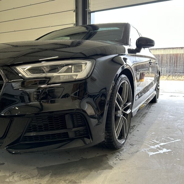 Réparations-peinture complète après rayures de barbelés pour cette Audi S3 Choc Assurance